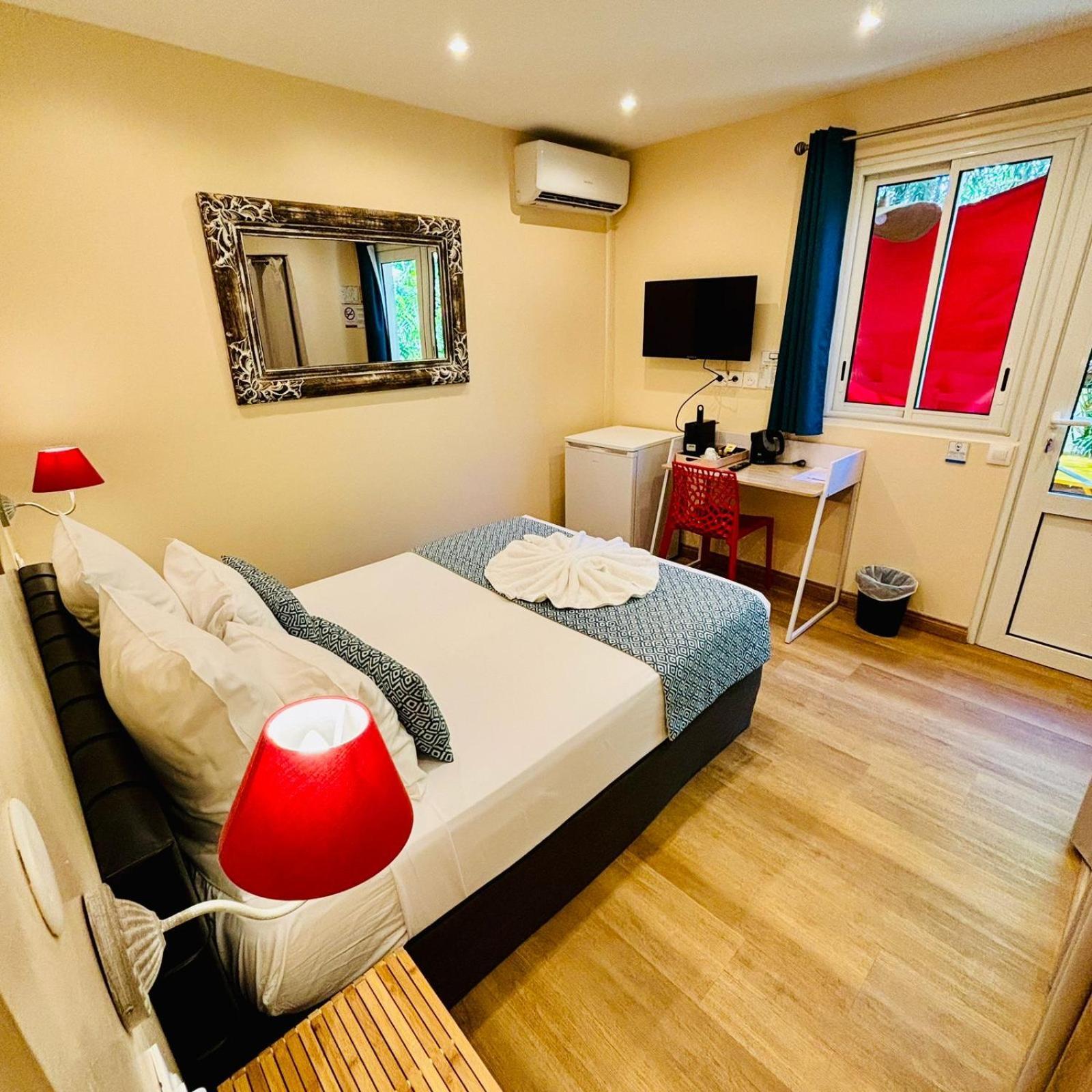 Hotel Coco Island Сен-Жиль-ле-Бэн Экстерьер фото